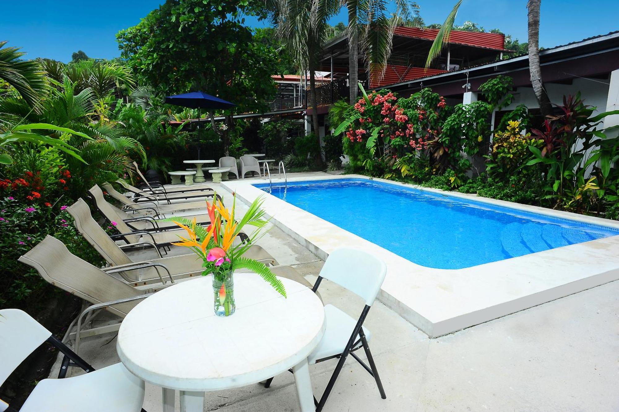 Private Fully Furnished Home At Wide Mouth Frog Hostel Quepos Exterior photo