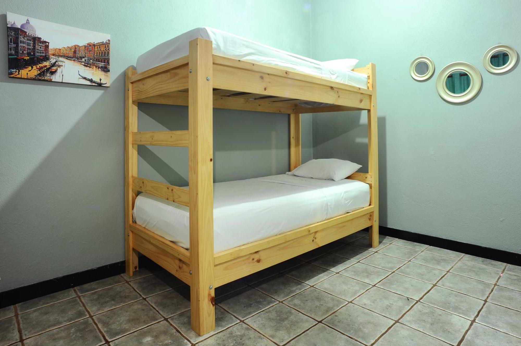 Private Fully Furnished Home At Wide Mouth Frog Hostel Quepos Exterior photo