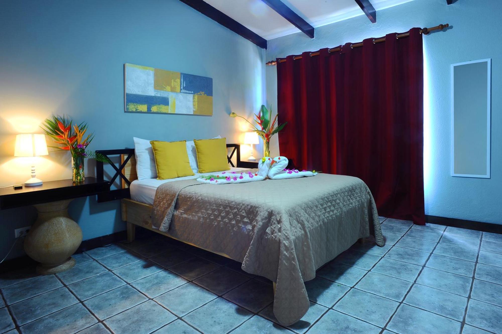 Private Fully Furnished Home At Wide Mouth Frog Hostel Quepos Exterior photo