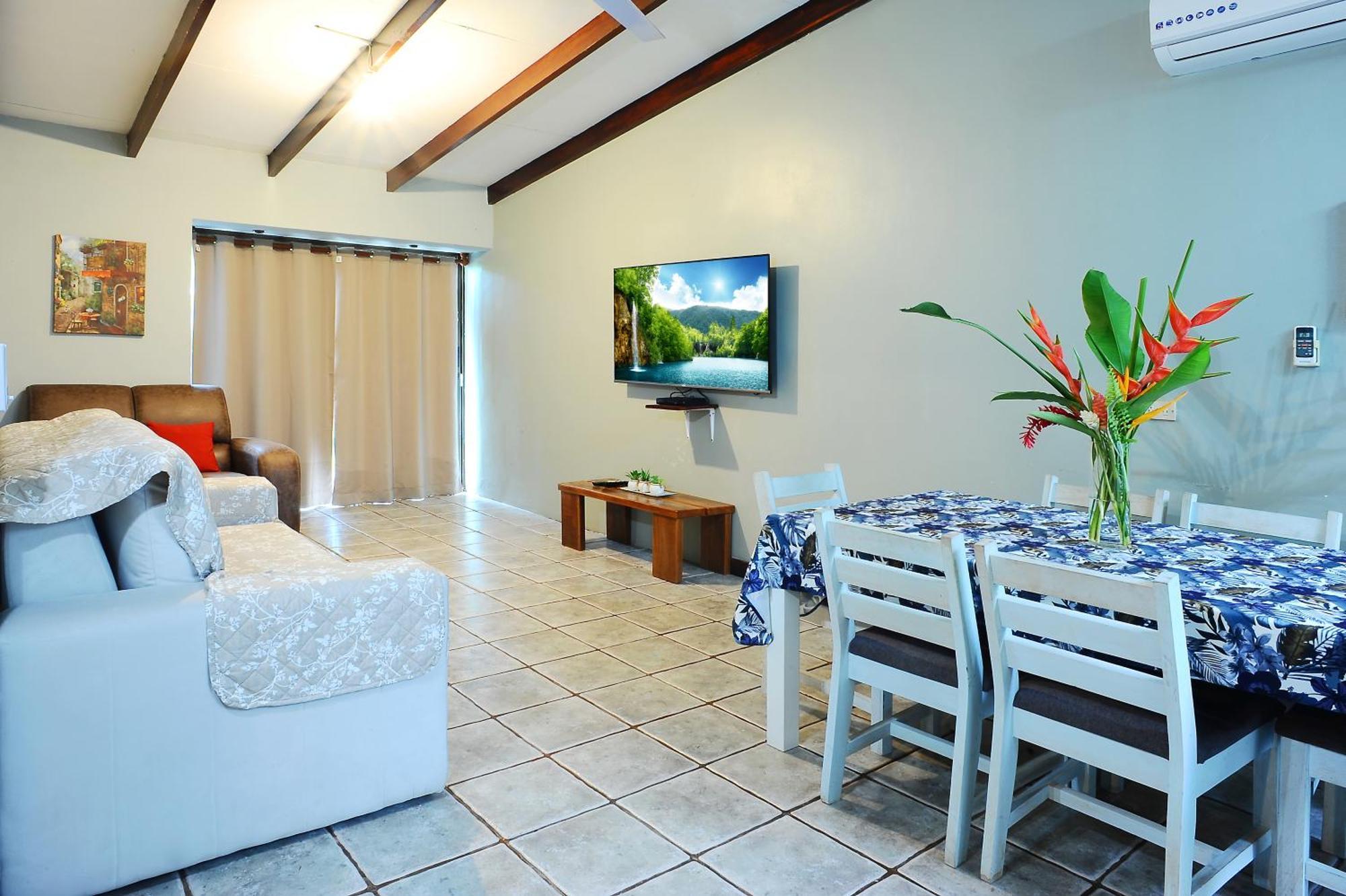Private Fully Furnished Home At Wide Mouth Frog Hostel Quepos Exterior photo