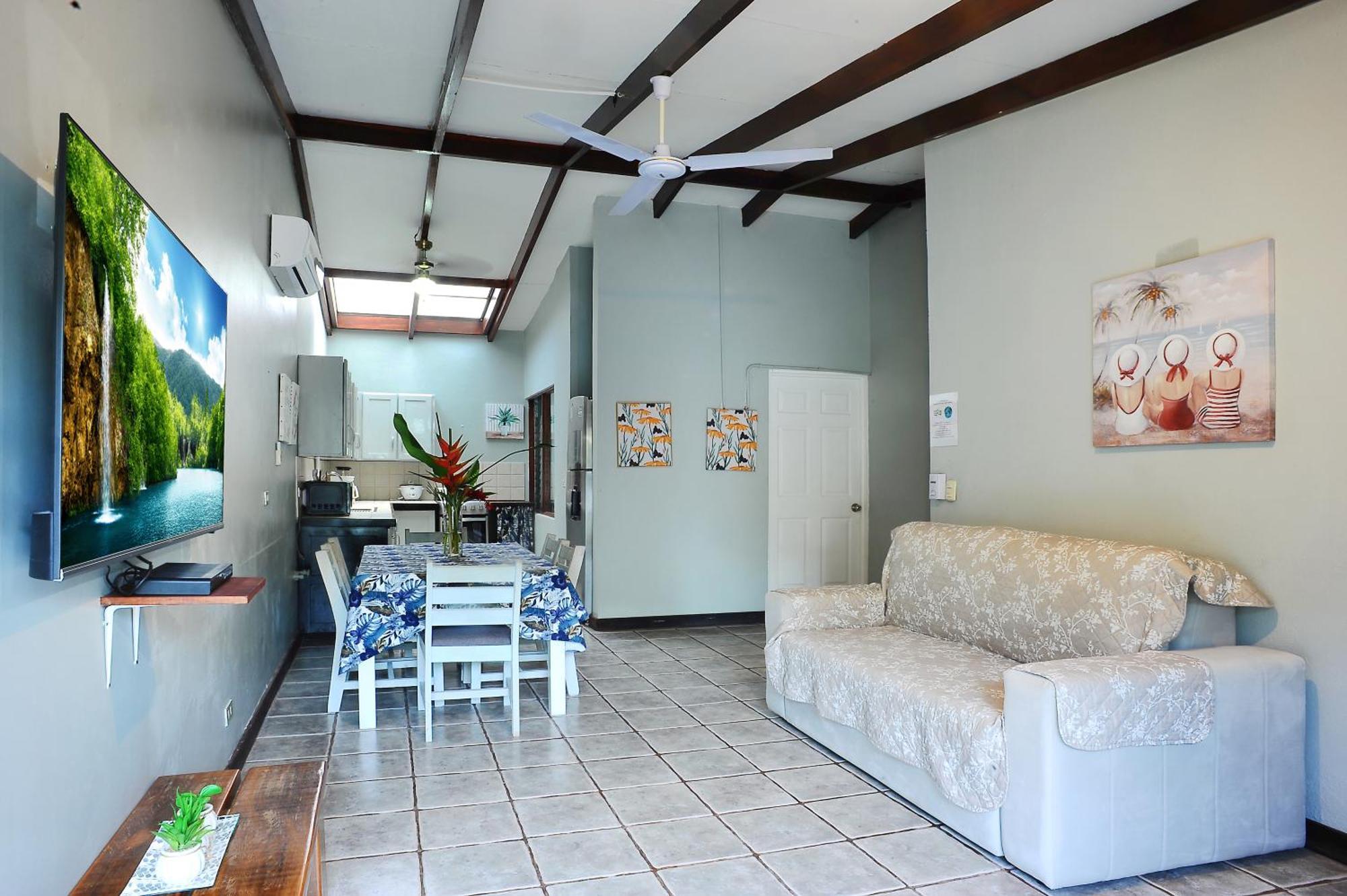 Private Fully Furnished Home At Wide Mouth Frog Hostel Quepos Exterior photo