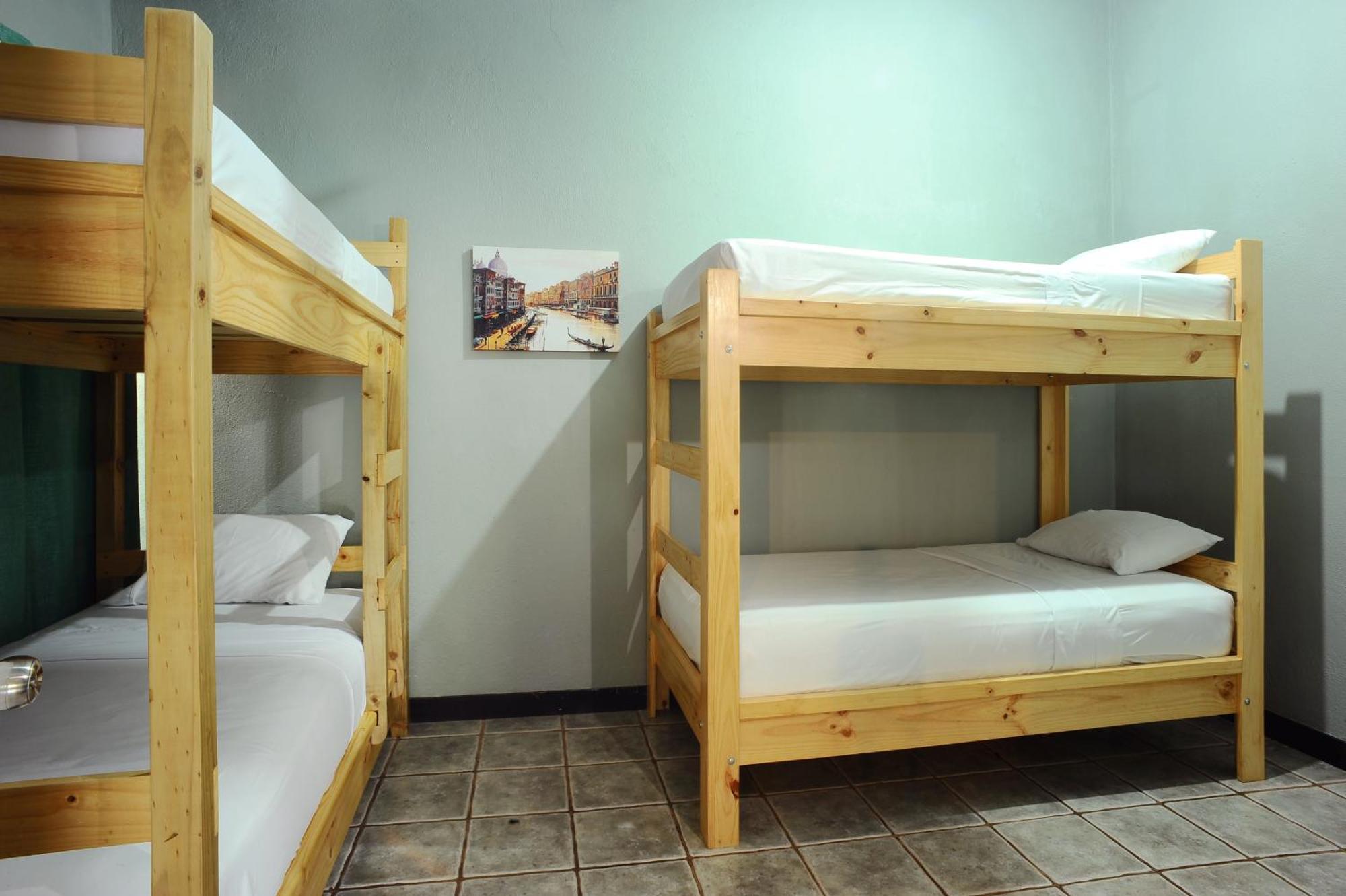 Private Fully Furnished Home At Wide Mouth Frog Hostel Quepos Exterior photo